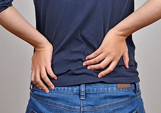 Bei Rückenschmerzen gilt oft: Bewegung statt Bettruhe